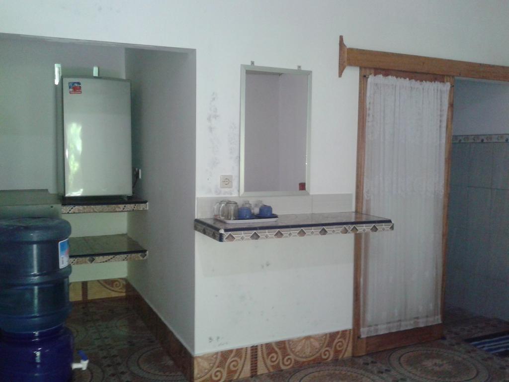 Putri Homestay Gili Meno Exterior foto
