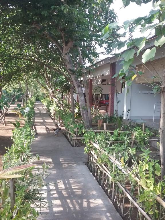 Putri Homestay Gili Meno Exterior foto