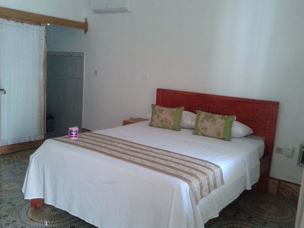 Putri Homestay Gili Meno Exterior foto